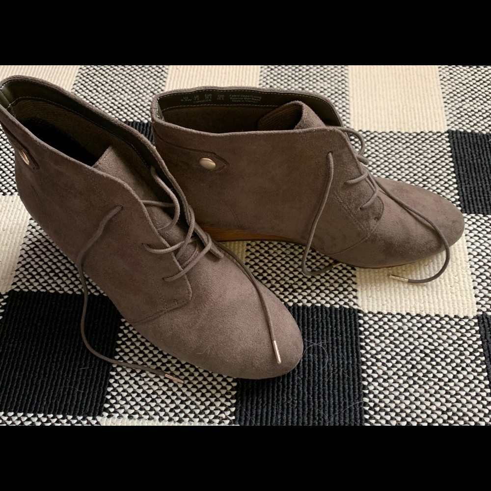 Dr. Scholls 9.5W tie wedge bootie worn 1 or 2x
